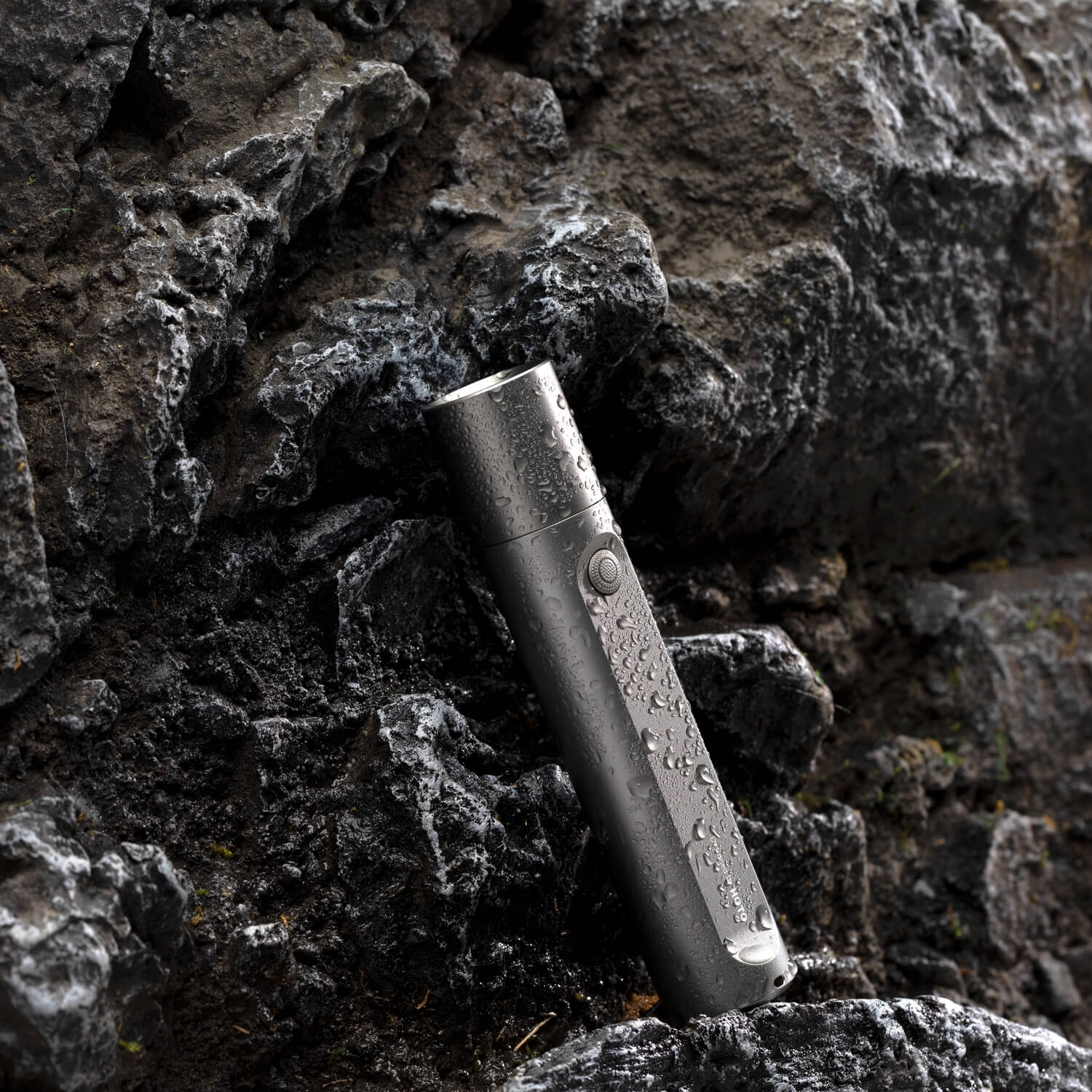 Waterproof Hoto Flaslight Fit on the rock